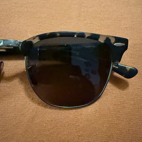 Ray-Ban Classic Tortoise Sunglasses - Picture 5 of 11